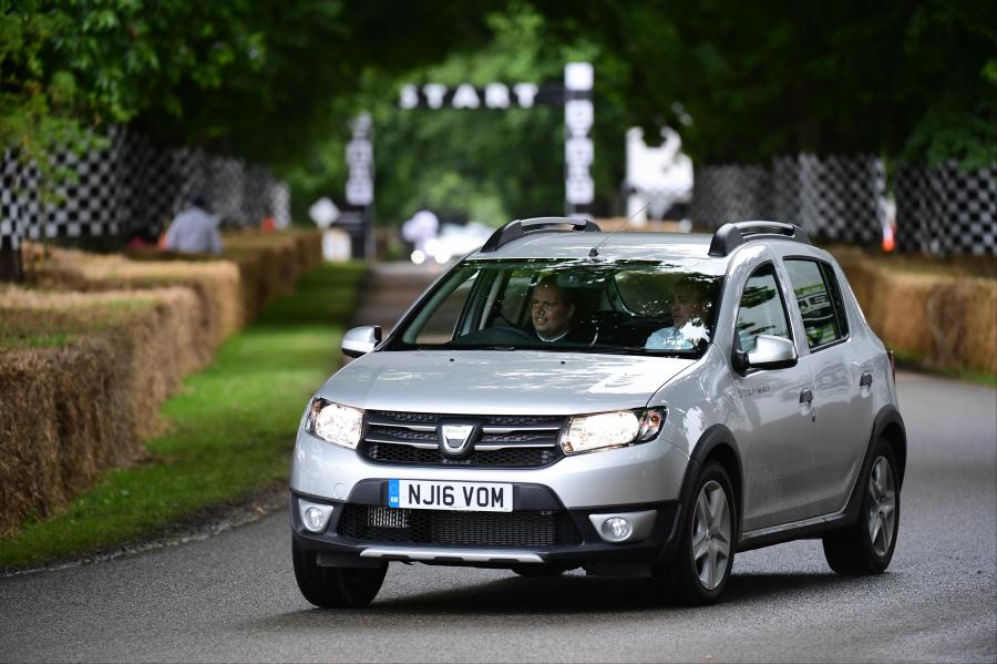  Dacia Sandero Stepway 2013 года  (UK) (фото 7 из 37)